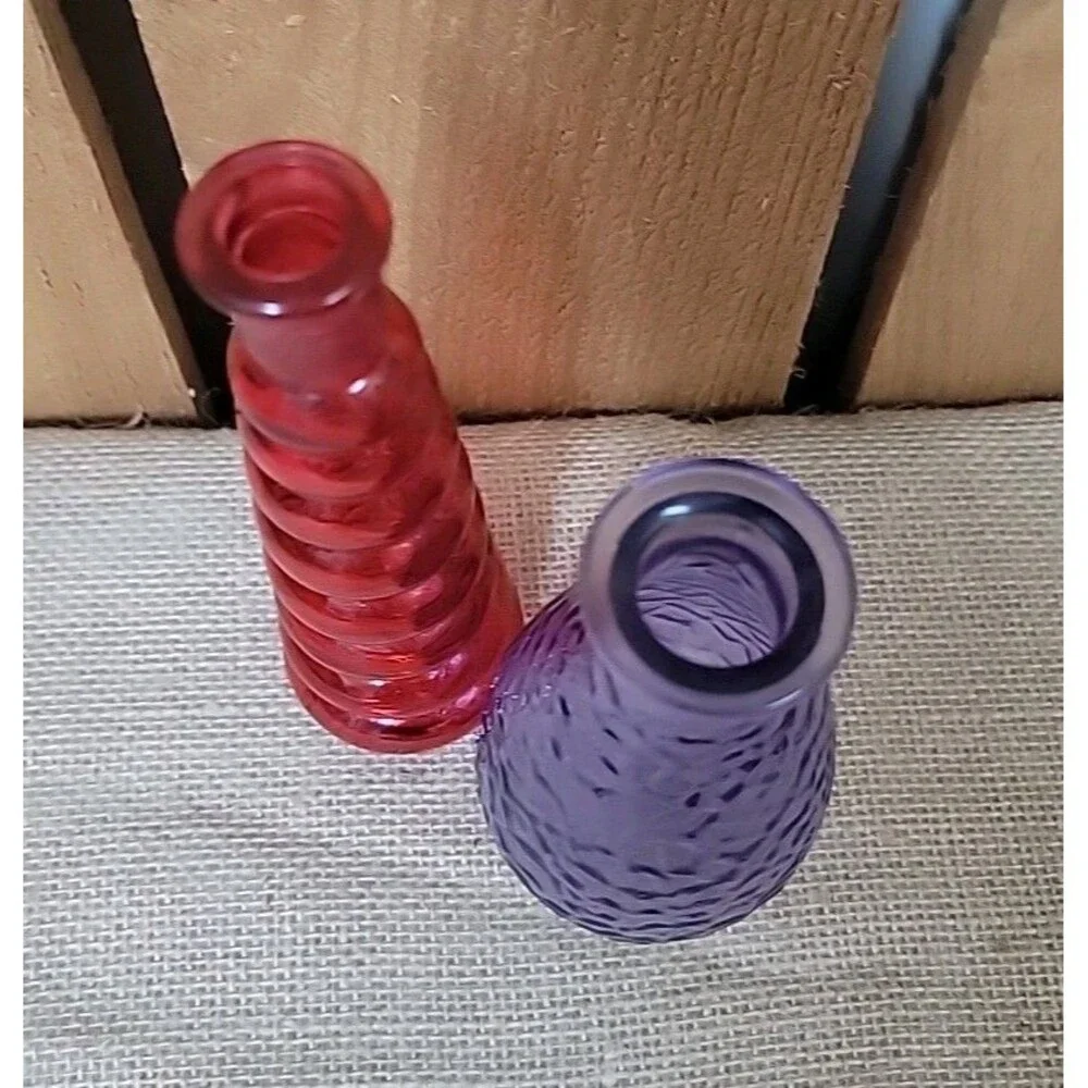 Vases Lot Of 2 Purple And Red Color Short Very Good Condition
